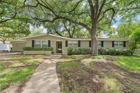 1717 Royal Oaks Dr, Waco, TX 76710