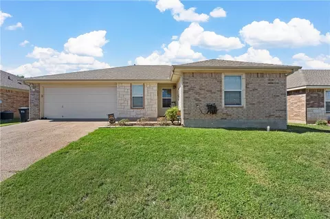10601 Granada Dr, Waco, TX 76708