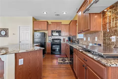 10001 Barton Creek Dr, Waco, TX 76708 photo 6