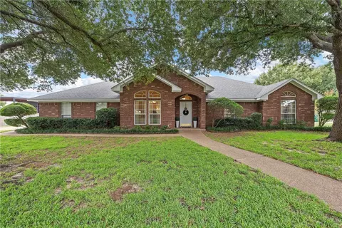 613 S Ruidoso Downs Dr, Robinson, TX 76706