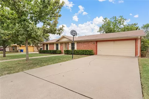 109 Thompson Cir, Lorena, TX 76655 photo 2