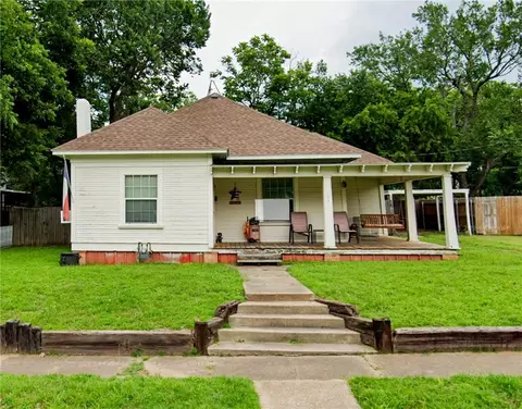 704 N Magnolia Ave, Hubbard, TX 76648