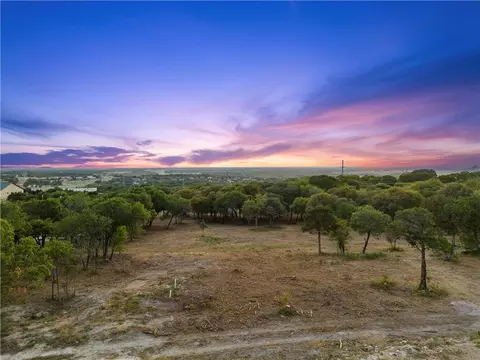 203 Merrifield Dr, Woodway, TX 76712