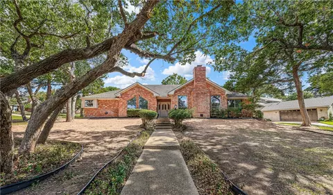 10027 Stony Point Dr, Woodway, TX 76712