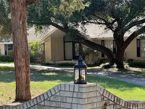 2300 Gregory Ln, Waco, TX 76708 photo 4