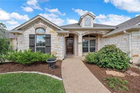 417 Silver Spur Trl, Mcgregor, TX 76657