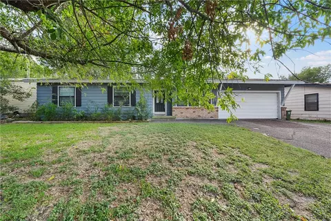 2707 S 27th St, Waco, TX 76706