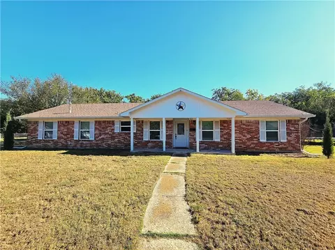 709 W State St, Groesbeck, TX 76642