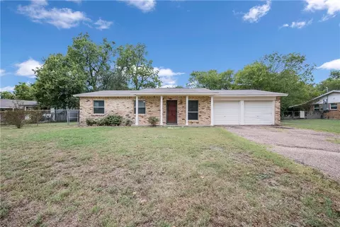 425 Peer Dr, Hewitt, TX 76643