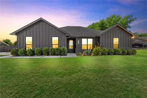 212 Timber View Dr, Waco, TX 76705