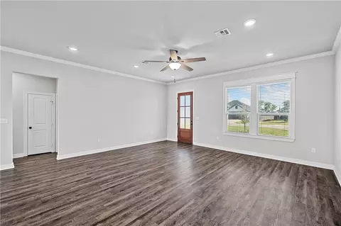 220 Swan Lake Dr, Waco, TX 76708 photo 5