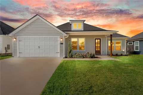 220 Swan Lake Dr, Waco, TX 76708