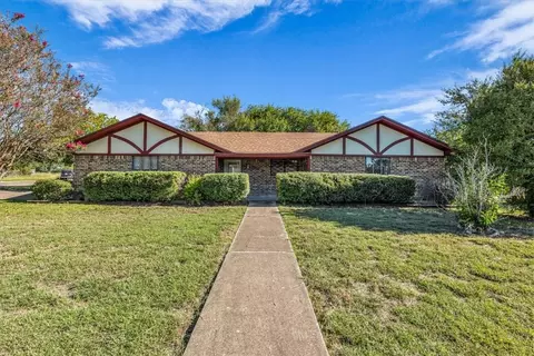 300 Hillside Dr, Hewitt, TX 76643