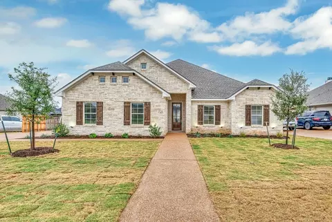 721 Wintergreen Dr, Hewitt, TX 76643
