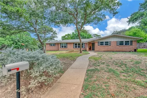 433 Whitehall Rd, Woodway, TX 76712
