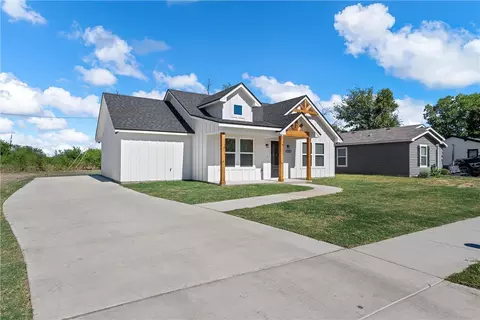 1699 Ewing St, Waco, TX 76706 photo 2