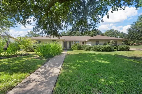 725 S 1st St, Hewitt, TX 76643