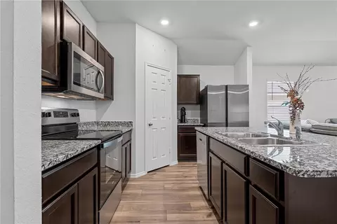 960 Chambray Dr, Troy, TX 76579 photo 2
