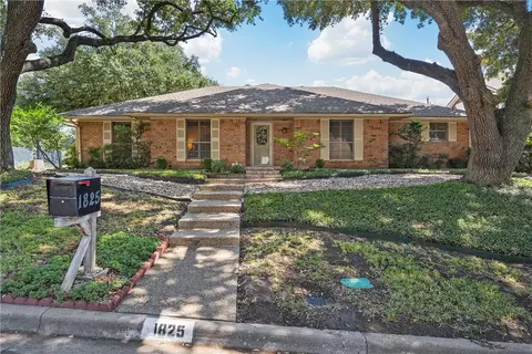 1825 Stoneleigh Rd, Waco, TX 76710