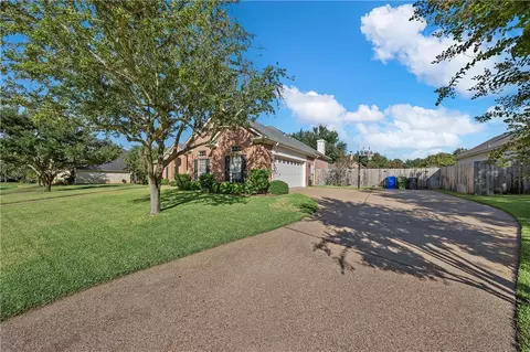 205 Ranchgate Trl, Mcgregor, TX 76657 photo 3