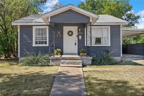 3204 N 20th St, Waco, TX 76708