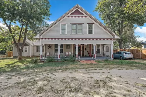 702 S Harrison St, West, TX 76691