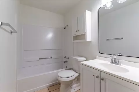 Bath - 812 E Pecan Ave, Waco, TX 76704 photo 1 of 2