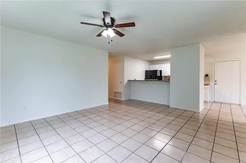 Living - 812 E Pecan Ave, Waco, TX 76704 photo 4 of 5