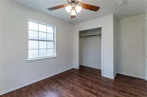 Bedroom - 812 E Pecan Ave, Waco, TX 76704 photo 4 of 6