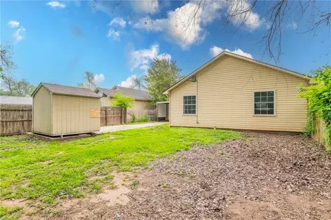 Exterior - 812 E Pecan Ave, Waco, TX 76704 photo 3 of 4