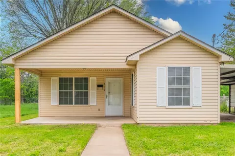 Exterior - 812 E Pecan Ave, Waco, TX 76704 photo 2 of 4