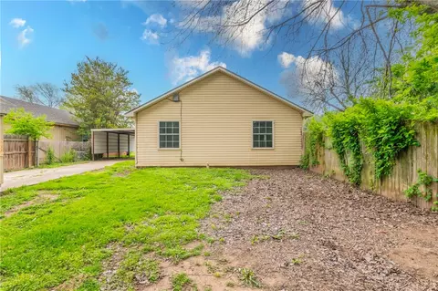 Exterior - 812 E Pecan Ave, Waco, TX 76704 photo 4 of 4