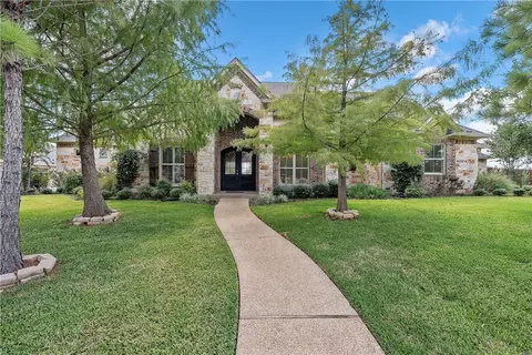 401 Stone Creek Ridge Dr, Mcgregor, TX 76657