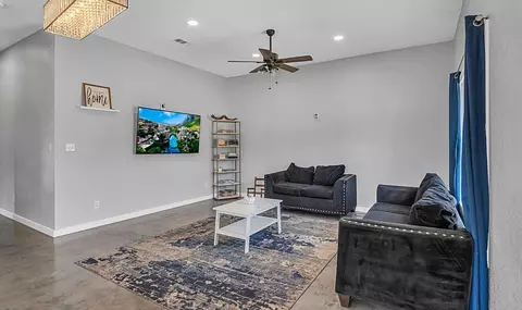 207 Rogers St, Mcgregor, TX 76657 photo 4