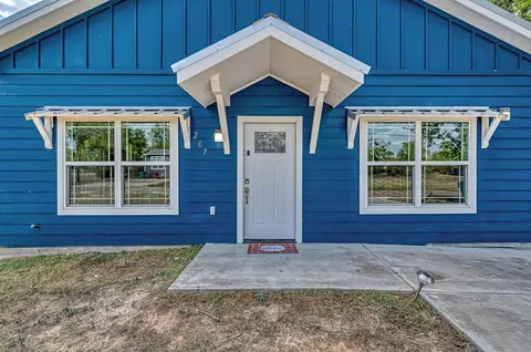 207 Rogers St, Mcgregor, TX 76657 photo 2