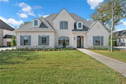 921 Glorietta Dr, Mcgregor, TX 76657