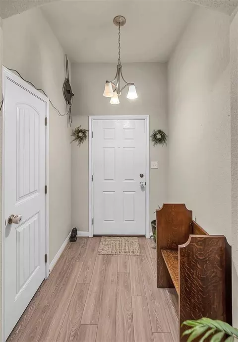 404 Broken Arrow Ct, Waco, TX 76705 photo 3