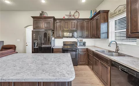 404 Broken Arrow Ct, Waco, TX 76705 photo 9