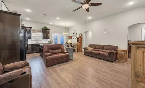 404 Broken Arrow Ct, Waco, TX 76705 photo 4