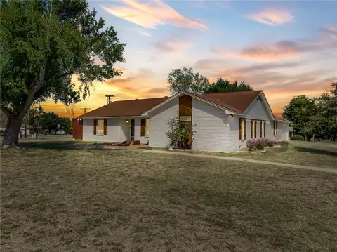 100 Hillside Dr, Hewitt, TX 76643