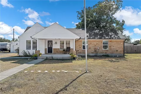 420 W 6th St, Crawford, TX 76638