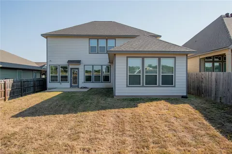 10512 Langham Dr, Waco, TX 76708 photo 2