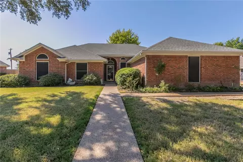 317 Bonham Dr, Hewitt, TX 76643