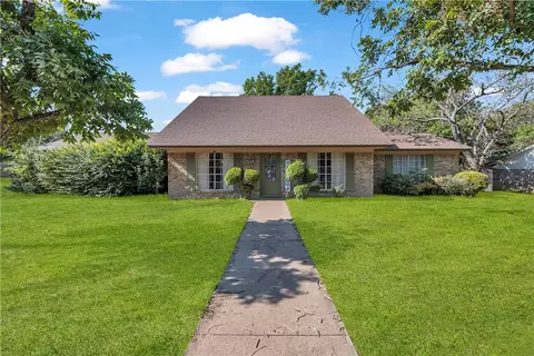 3200 Village Park Dr, Waco, TX 76708