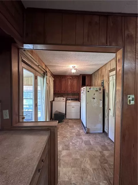 504 E Pine St, West, TX 76691 photo 5