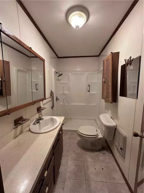 504 E Pine St, West, TX 76691 photo 7