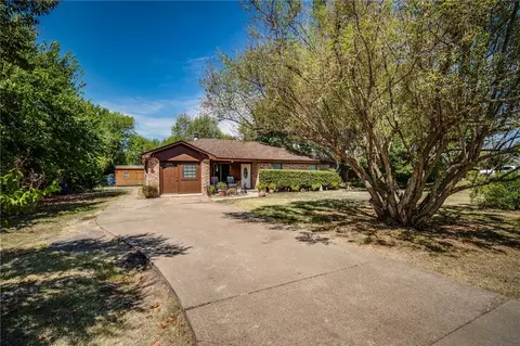 411 Bluebonnet Ln, Red Oak, TX 75154
