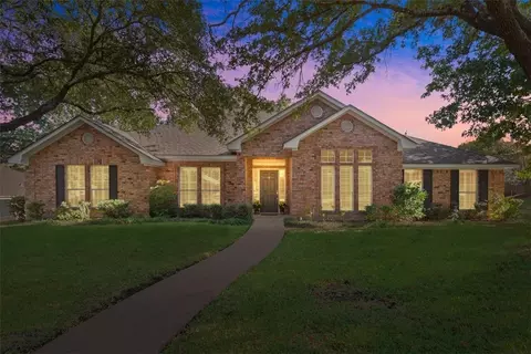 11002 Westwood Dr, Woodway, TX 76712