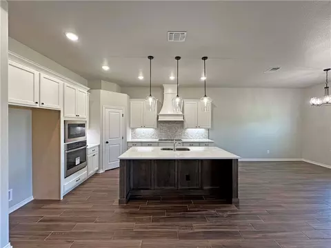 137 Lasso Loop, Lorena, TX 76550 photo 7