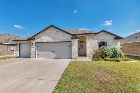 2820 Skinner Dr, Lorena, TX 76655